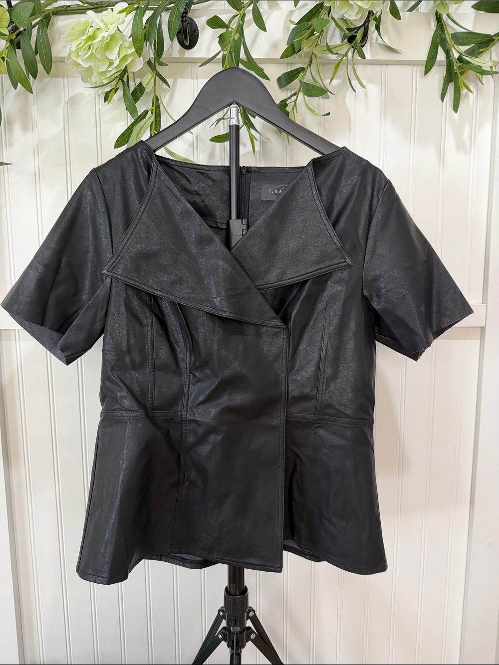 #946 GRACIA Black Vegan Leather Short-Sleeve Jacket Top w Zipper Back STATEMENT!